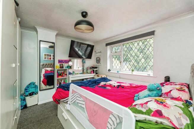 5 bed Semi-Detached for sale Image 8