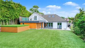 58 Over The Hedge, Liphook Road, Lindford, Bordon GU35 0PN