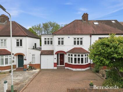 Deyncourt Gardens, Upminster, RM14