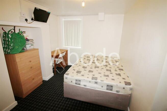 7 bed House to rent Image 5