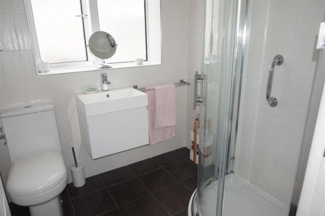 SHOWER ROOM:
