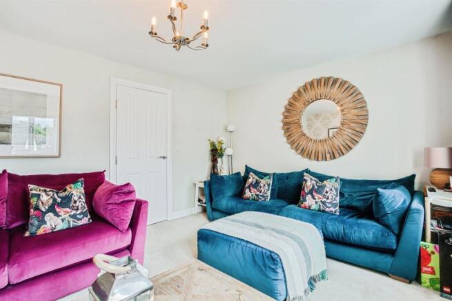 3 bed Semi-Detached for sale Image 6
