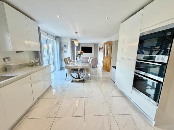 4 bed Detached for sale Image 5