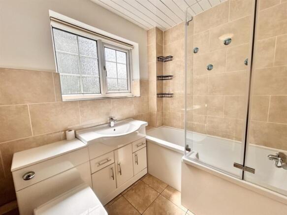 Bathroom 1.jpg