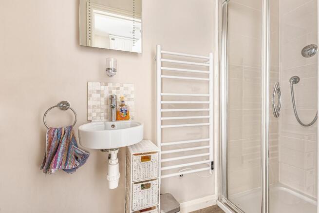 GROUND FLOOR SHOWER ROOM