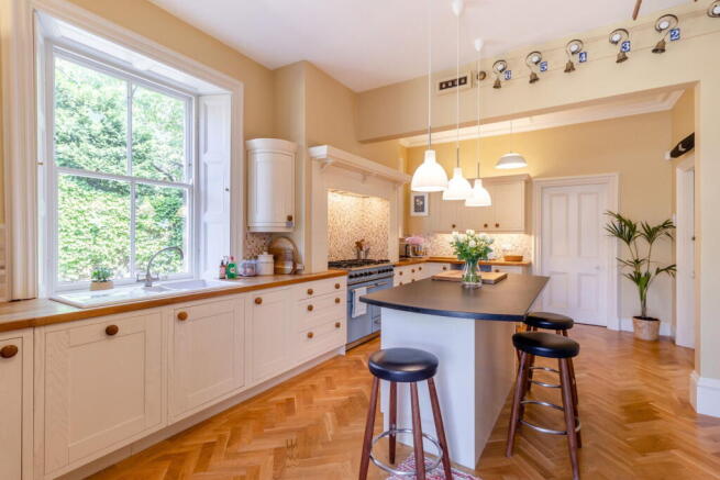 4 bed Detached for sale Image 6