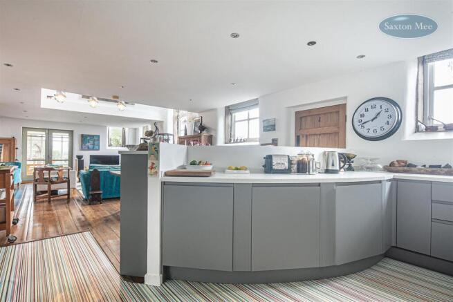 4 bed Semi-Detached for sale Image 7
