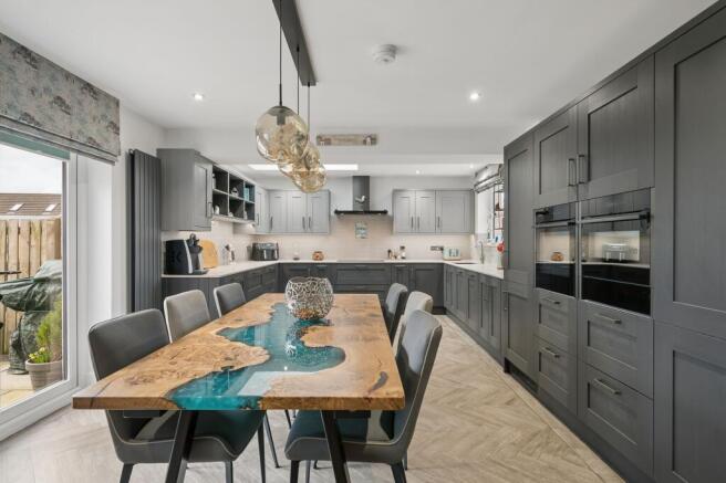 Kitchen/ Dining Area