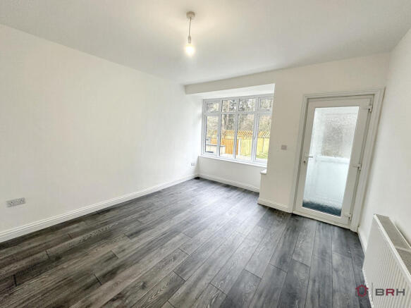 4 bed Terraced to rent Image 7