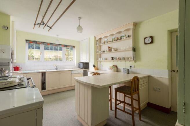 4 bed Detached for sale Image 8