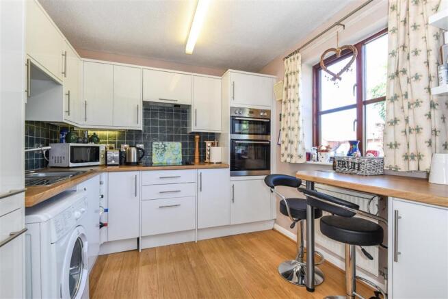 KITCHEN/BREAKFAST