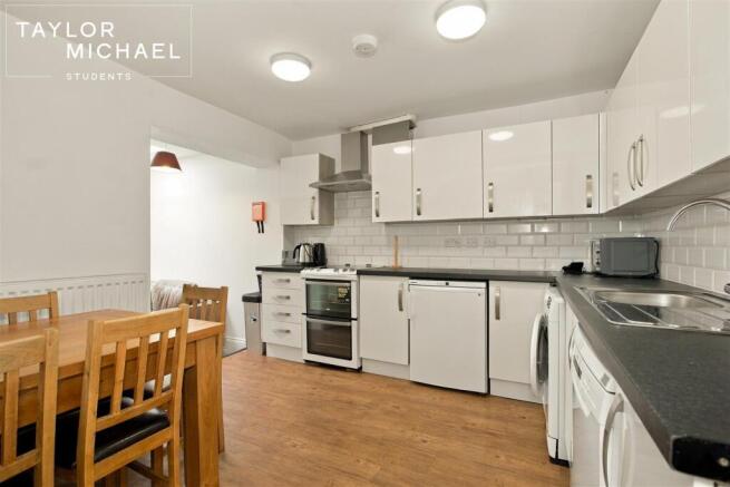 Kitchen/Dining Area