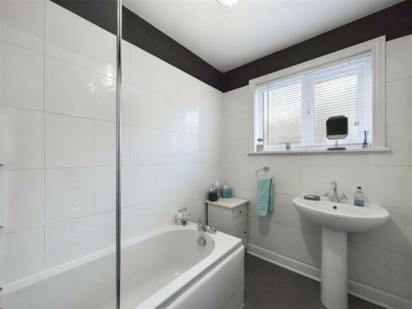 2 bed Flat for sale Image 12