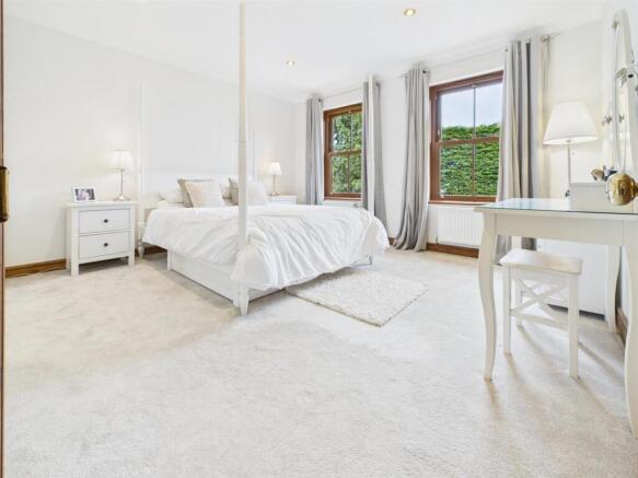 PRINCIPAL BEDROOM SUITE