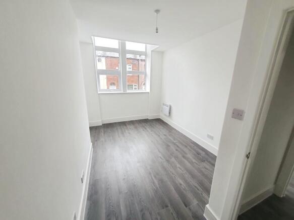 2 bed Apartment to rent Image 6