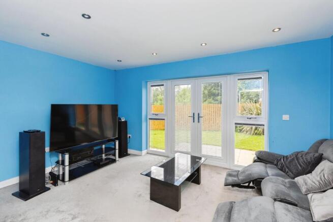 3 bed Semi-Detached for sale Image 7