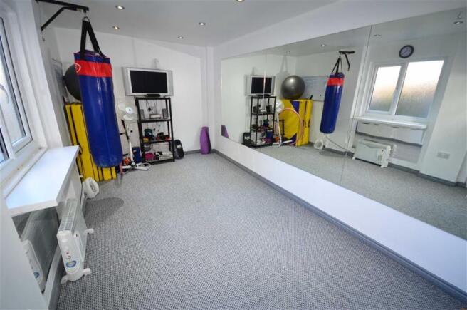 GARAGE/ GYM