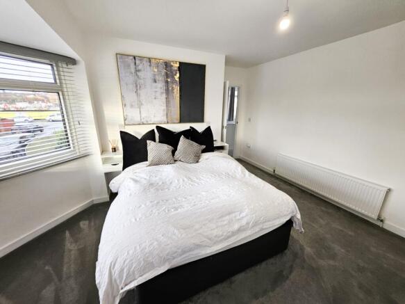 3 bed Semi-Detached to rent Image 11