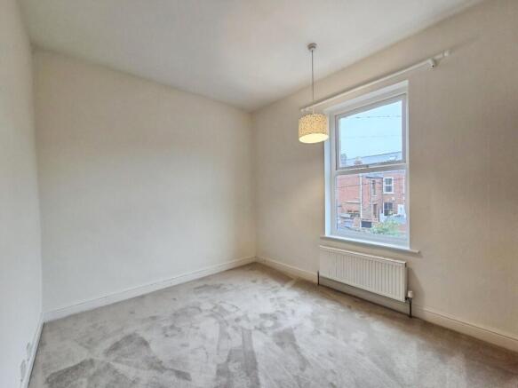 2 bed Terraced to rent Image 9