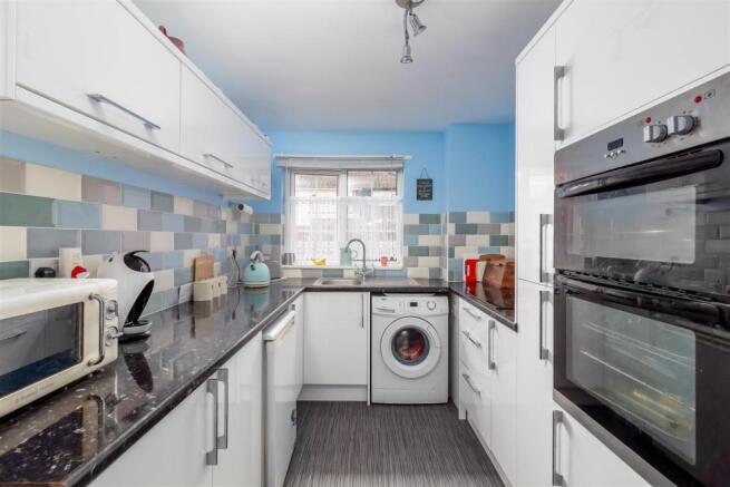 Kitchen (2).jpg