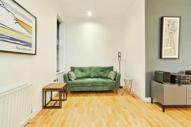 2 bed Flat for sale Image 9