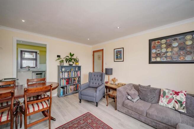 Flat 11 Brochtie Court 52 Fort Street BF-10.jpg