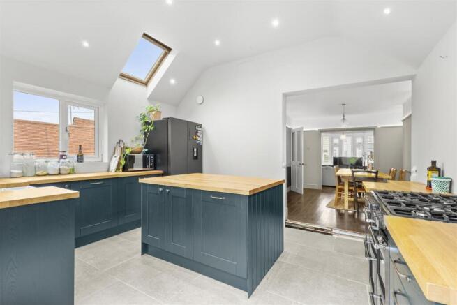 Totteridge Lane, High Wycombe photo 4