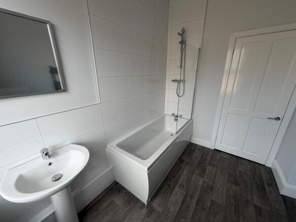 2 bed End of Terrace to rent Image 4