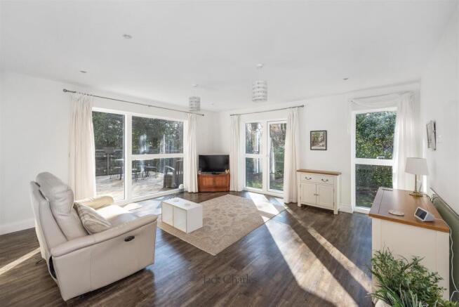 1 Vista Apartments, TN2 3QA 003.jpg