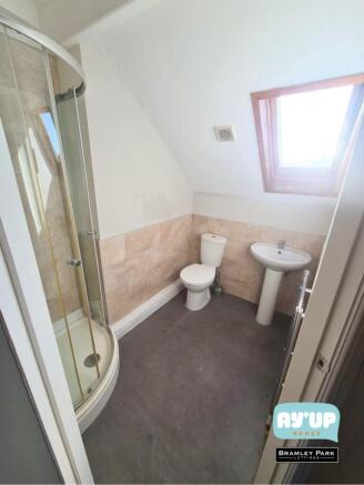 1 bed House Share to rent Image 4