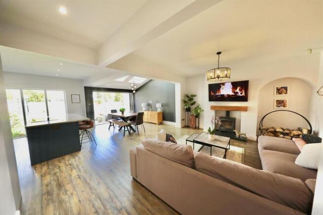 4 bed Semi-Detached for sale Image 9