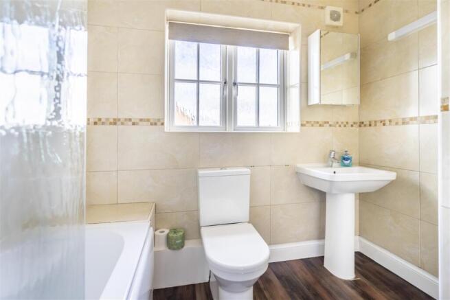 3 bed Semi-Detached to rent Image 11