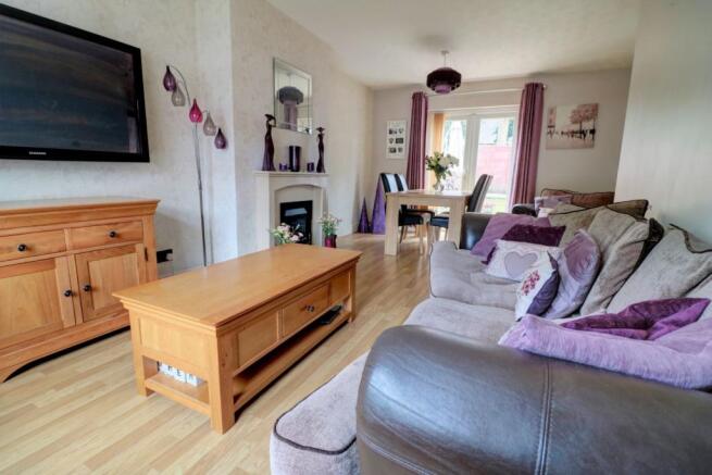 Lounge/Dining Room