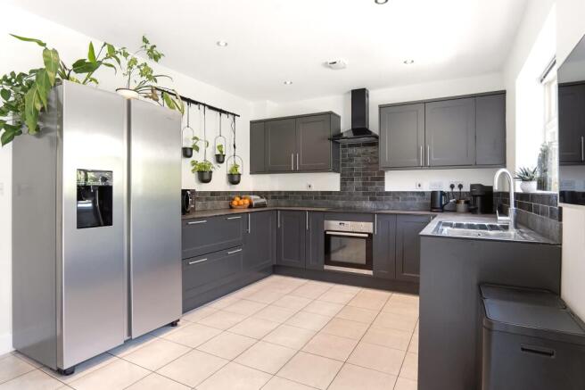 4 bed Detached for sale Image 7