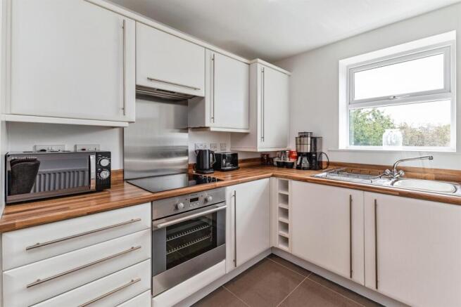 2 bed Apartment for sale Image 5