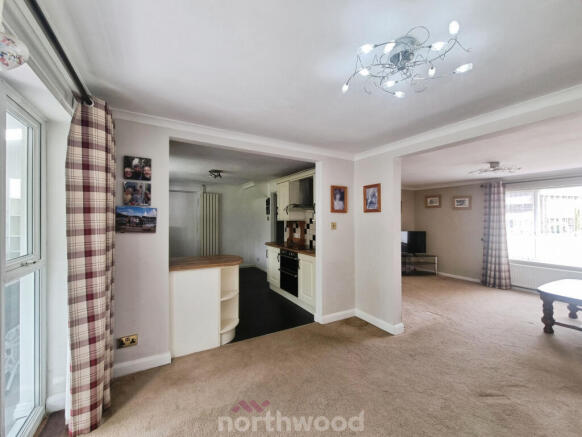 4 bed Detached for sale Image 8