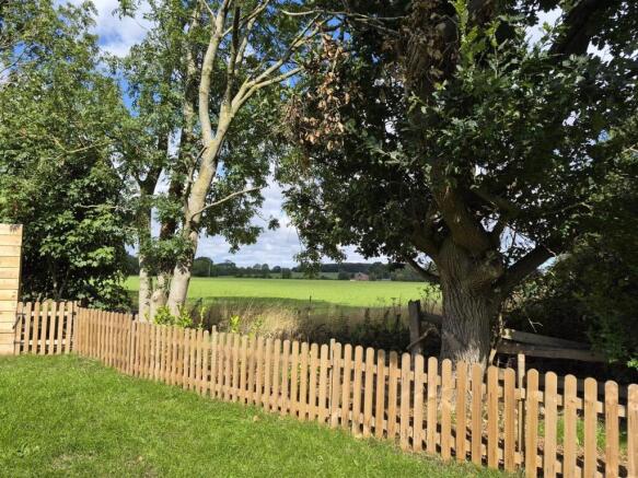 OakleyCottageField.jpg