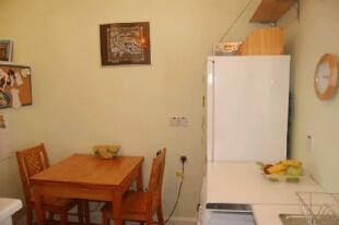 BREAKFASTING KITCHEN