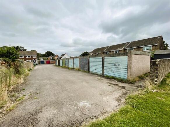 51 Crusader Road garages.jpeg