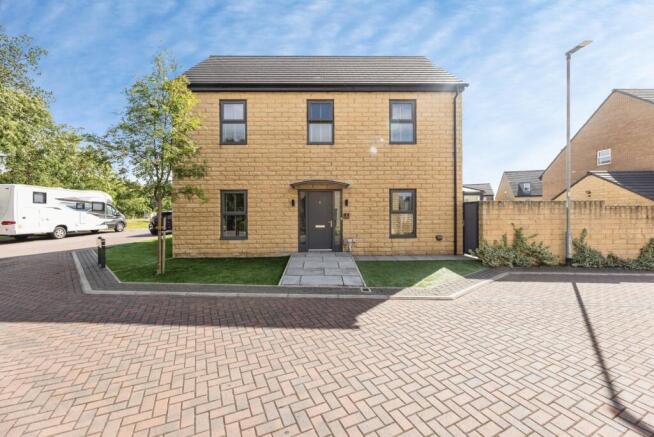 4 bed Detached for sale Image 5