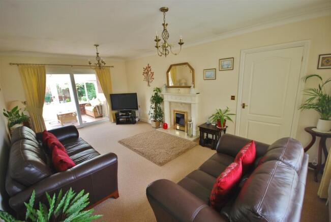 LOUNGE: