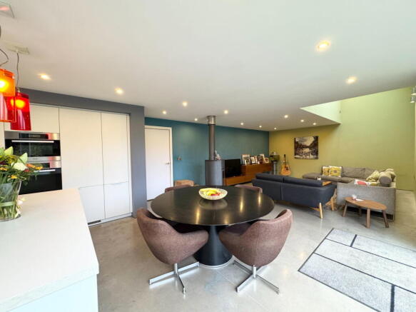 4 bed Detached for sale Image 5