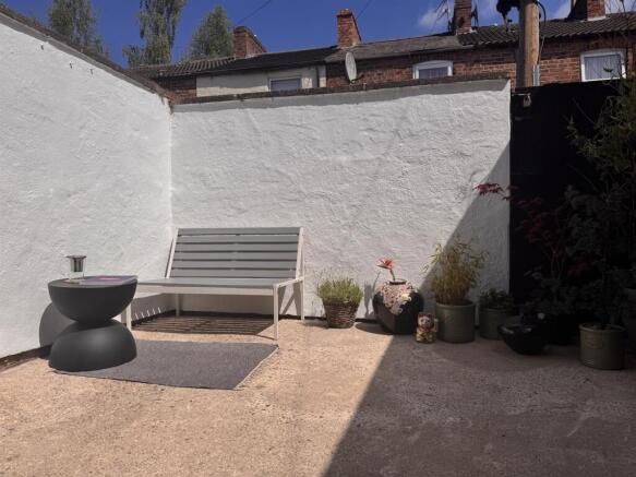 REAR COURTYARD GARDEN