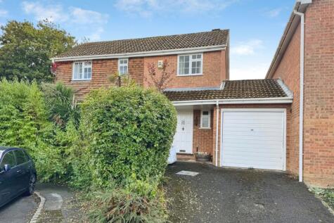 Beechcrest View, Hook, Hampshire, RG27