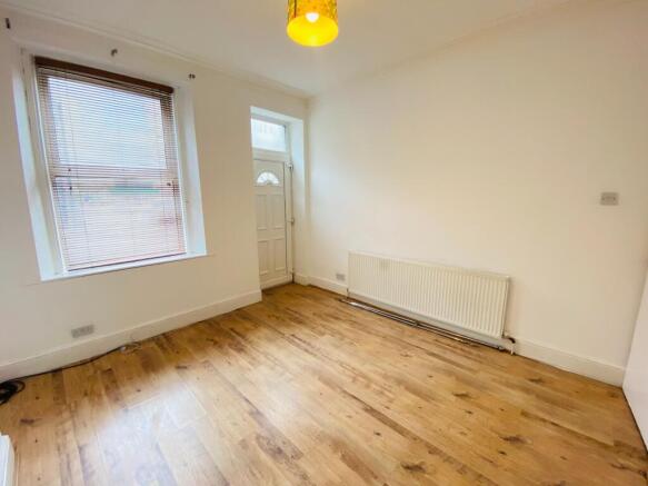 3 bed Terraced to rent Image 5