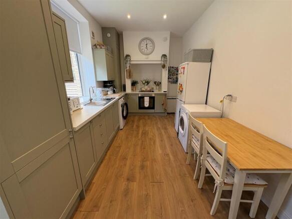 3 bed Semi-Detached for sale Image 6