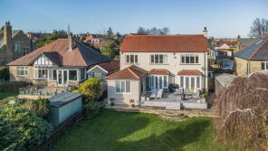 63, Woodside Road, Beaumont Park, Huddersfield HD4 5JF
