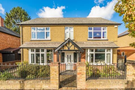 High Road, Ickenham, UB10