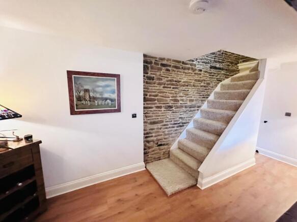 2 bed Terraced to rent Image 9