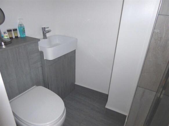 EN SUITE SHOWER ROOM